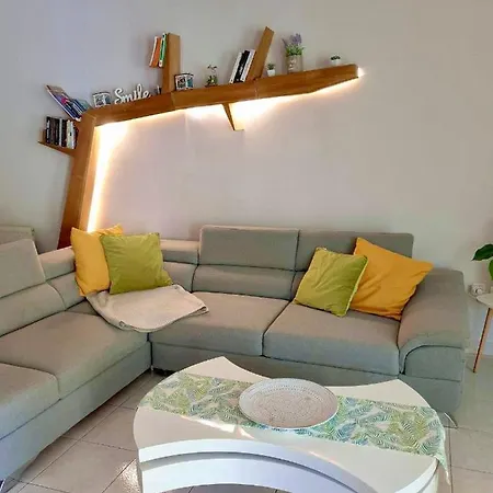 Apartment Modern In Athens, 10min From The Athens